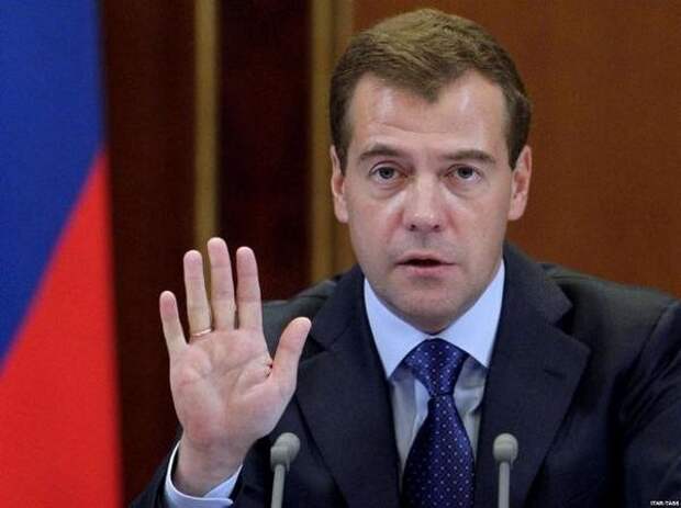 Медведев на вопрос о низких зарплатах учителей: идите в ... бизнес Территория смыслов на Клязьме, видео, медведев