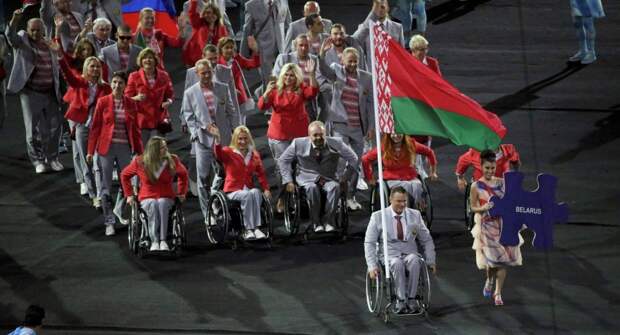 Белорусы пронесли российский флаг на церемонии открытия Паралимпиады