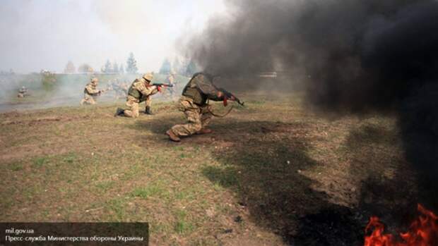 Украинские силовики совершили прорыв в районе Докучаевска и наступают на нескольких участках фронта - соцсети