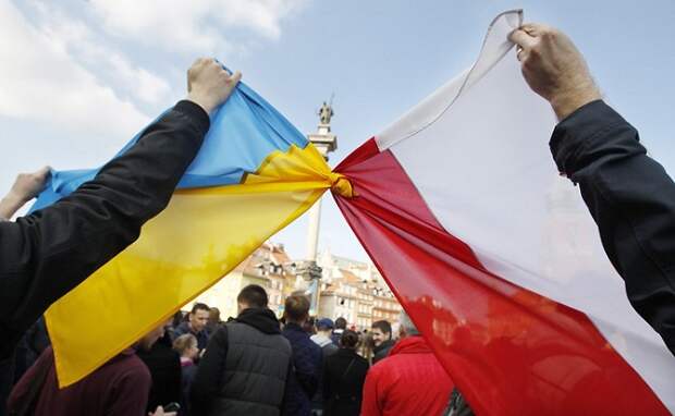 Поляки настроены решительно: готовы первые иски в суд против Украины