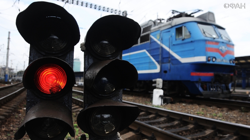 Мужчина погиб под колесами поезда в Подмосковье
