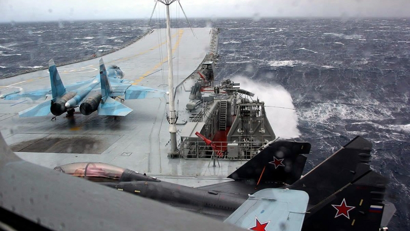 Черный дым ударил в голову: как «Кузнецова» сопровождали 60 кораблей НАТО