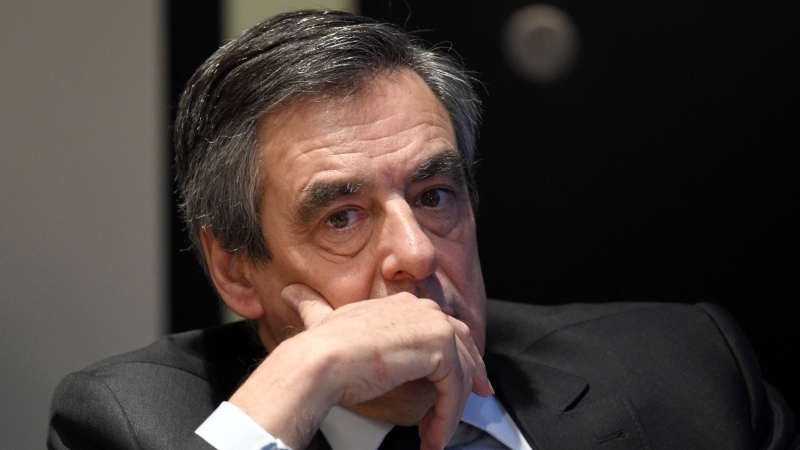 Французы требуют снять Фийона с выборов из-за «Пенелопагейта»