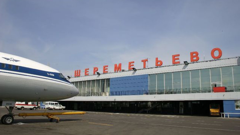 Младенец выпал из переноски на трапе при посадке в самолет в «Шереметьево»
