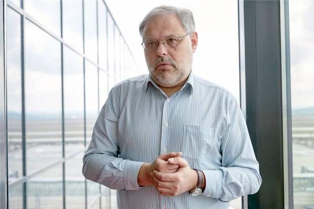 Михаил Хазин: Вятрович — самый верный и надежный агент России на Украине