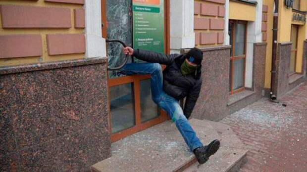 Плен «патриота»: как дверь Сбербанка победила украинского активиста