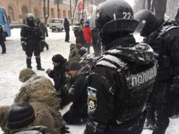 Массовое столкновение под Радой в Киеве: спецназ разгромил палаточный лагерь — арестованы 70 человек