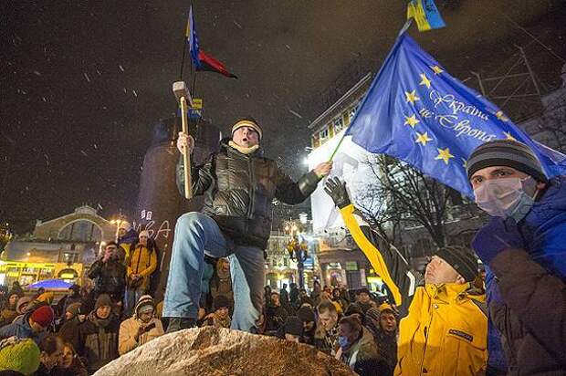 Взаимодействие Украины с ЕС: Незалежну проще грабить без государственности