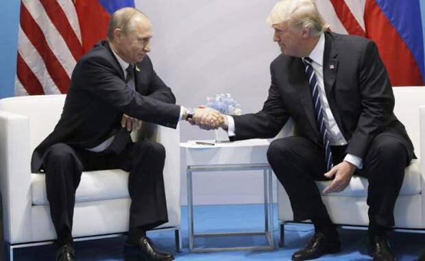 Трамп решил задушить Путина в объятиях