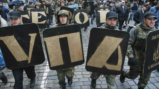 Почему Европа закрывает глаза на возрождение нацизма на Украине