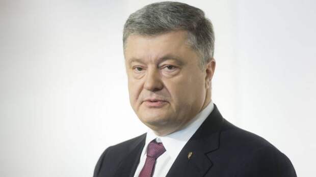 Порошенко нашел способ избежать ответственности за военные действия