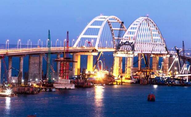 Крымский мост: Триумфальное открытие под угрозой срыва