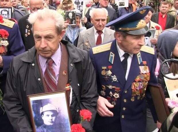 В Киеве поздравляют ветеранов Великой Отечественной не смотря на запреты
