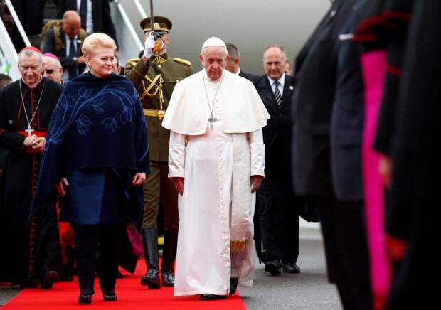 Визит Папы Римского в Литву: попытка уравнять советский и нацистский режимы