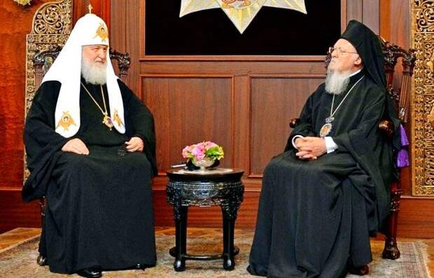 «Будут под нами»: Константинополь пригрозил отозвать автокефалию у РПЦ