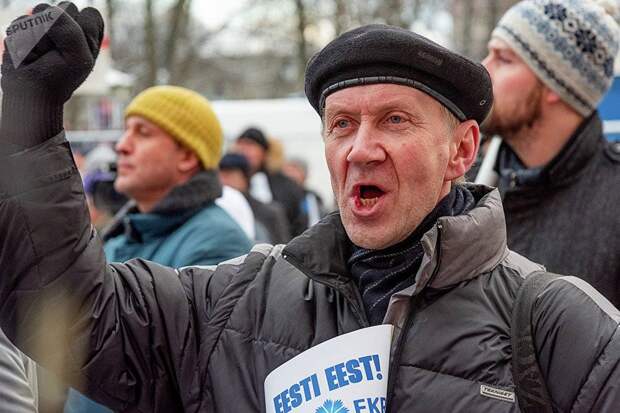 Эстония: «Предателей – на виселицу!»