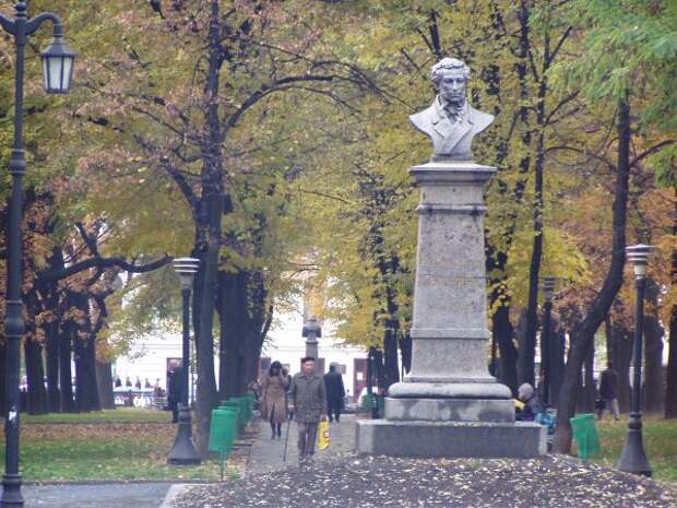 Пушкин на Украине противостоит бескультурью, одичанию и распаду