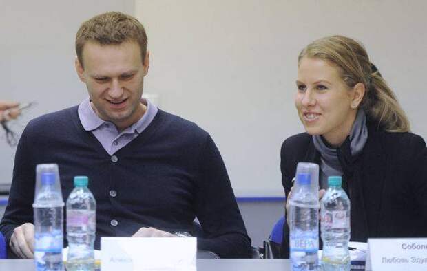 Зачем «Медуза» топит Соболь в унитазе Навального