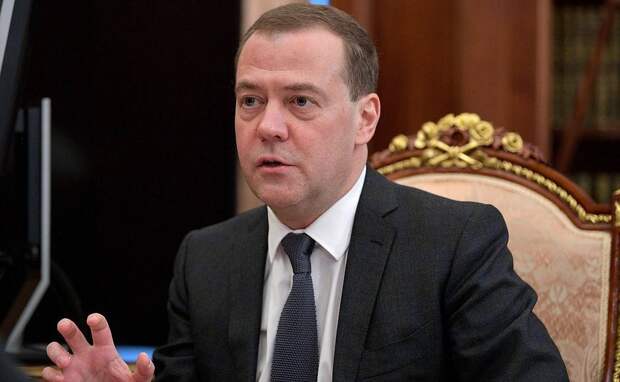 Новое дно: рейтинг Медведева продолжает падать на протяжении месяца