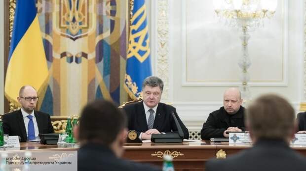 Люди бегут от Порошенко, а окружение тихо сливает главу Украины