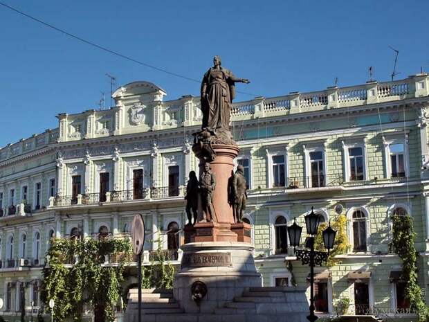 Памятник Екатерине Великой остается в Одессе на своем законном месте