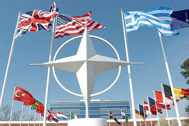 НАТО – это бюрократы с бомбами