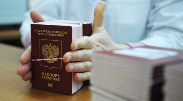 Киев бьется в бессильной ярости: Донбасс получает российские паспорта