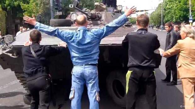 Начало АТО. Безоружные жители Донбасса останавливают ВСУ