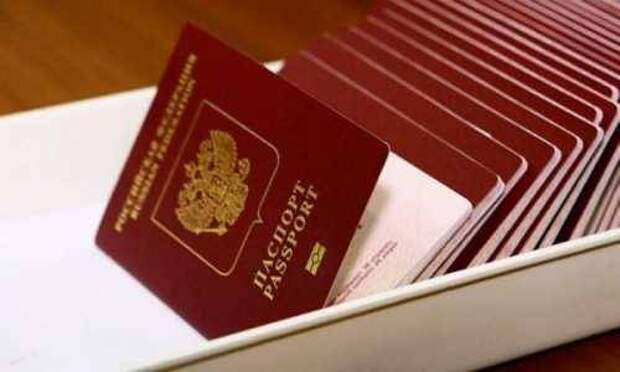 Чем страшна Киеву выдача паспортов жителям ДНР и ЛНР