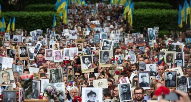 Украина накануне Дня Победы. Чему учат школьников
