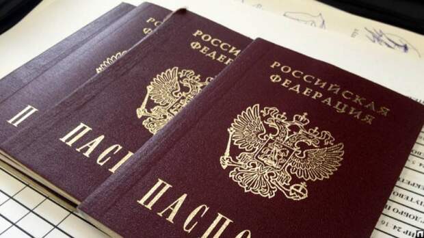Против своего же народа: Киев лишит пенсий граждан, получивших паспорт РФ