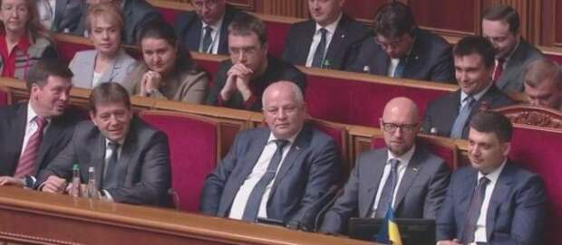 Президент Украины Владимир Зеленский распустил Верховную Раду