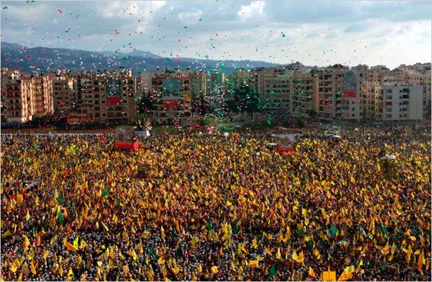 2006 год: народ Ливана празднует победу, которая обратила вспять англо-сионистский империализм.