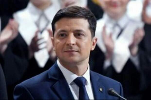 Зеленский ответил на призывы украинцев покинуть пост президента