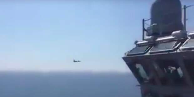 Появилось видео пролета Су-24 вблизи испанского авианосца в Балтийском море