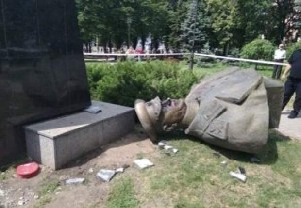 Что реально произошло при сносе памятника Жукову в Харькове
