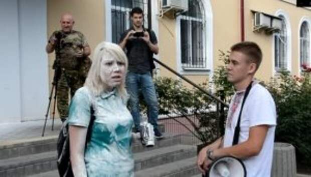 Подкупы, нападения, угрозы: как ручные националисты Порошенко терроризируют Украину