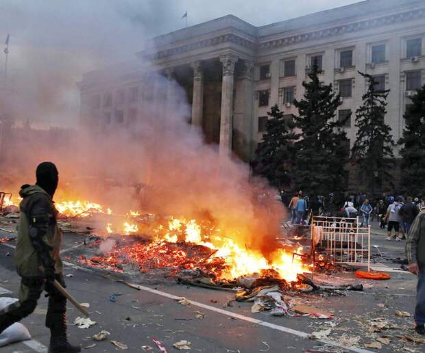Вендетта по-украински: пожар в одесском Доме профсоюзов аукнется Киеву