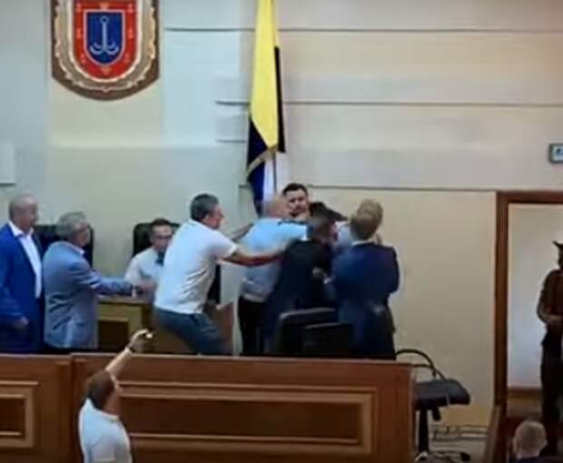 Депутаты в Одессе устроили драку за кресло главы облсовета