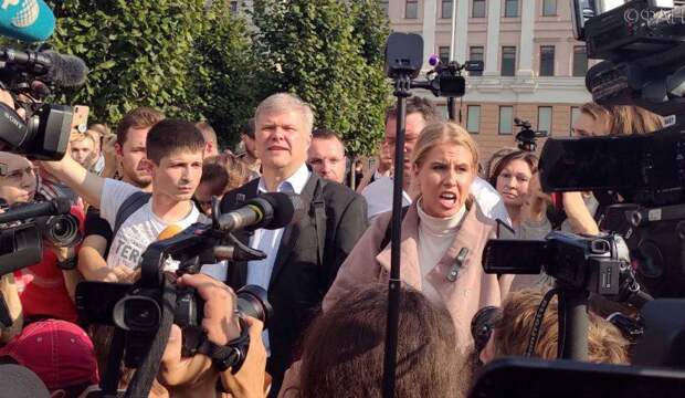 Мэрия Москвы успешно купирует протест, раскалывая оппозицию