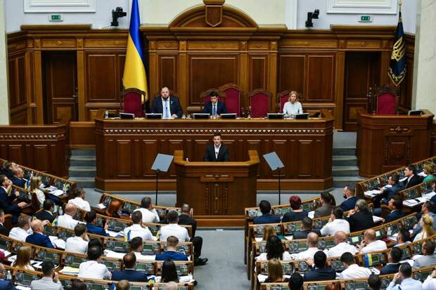 Теперь Зеленскому можно все: Украина вернулась к президентской республике