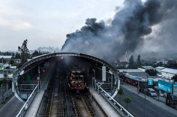 CORRECTION / Aerial view of a burnt metro station after protests in Santiago on October 19, 2019. Chilean President Sebastian Pinera announced Saturday the suspension of the increase in the price of metro tickets which triggered violent protests.  - RESTRICTED TO EDITORIAL USE - MANDATORY CREDIT &quot;AFP PHOTO / ATON / JAVIER TORREST &quot; - NO MARKETING NO ADVERTISING CAMPAIGNS - DISTRIBUTED AS A SERVICE TO CLIENTS  / AFP / Javier TORRES / RESTRICTED TO EDITORIAL USE - MANDATORY CREDIT &quot;AFP PHOTO / ATON / JAVIER TORREST &quot; - NO MARKETING NO ADVERTISING CAMPAIGNS - DISTRIBUTED AS A SERVICE TO CLIENTS
