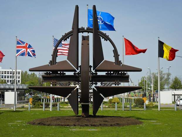 На Западе все больше политиков говорят о смерти НАТО