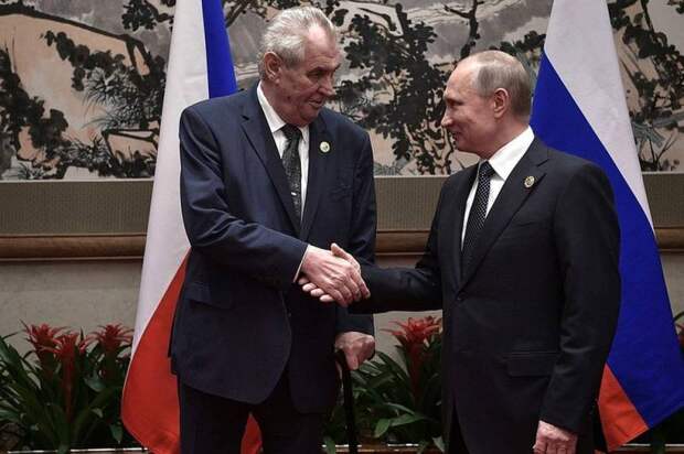 Президент Чехии Земан пригрозил не приехать в Москву на День Победы
