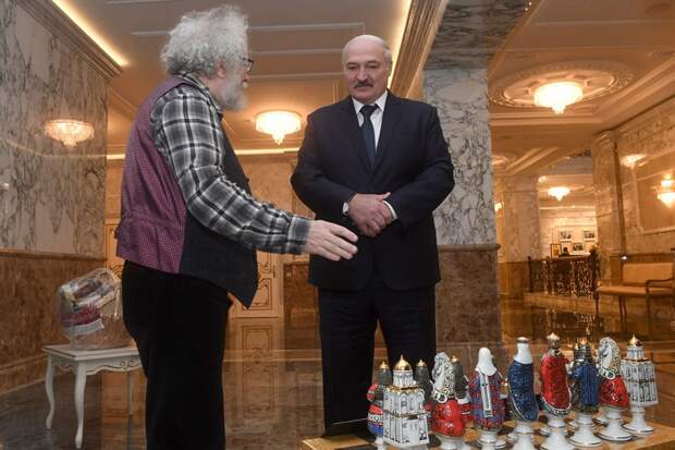 Объять необъятное: почему Лукашенко не торопится строить СГ с Россией