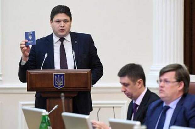 Соколюк: Украина решила дать двойное гражданство всем, кроме россиян