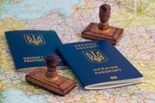 Киев решил давать двойное гражданство всем, кроме россиян