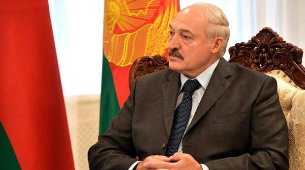 Лукашенко застукали в обнимку с таинственной незнакомкой