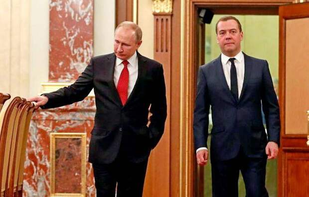 Раскрыты обстоятельства отставки Медведева: Путин уволил премьера