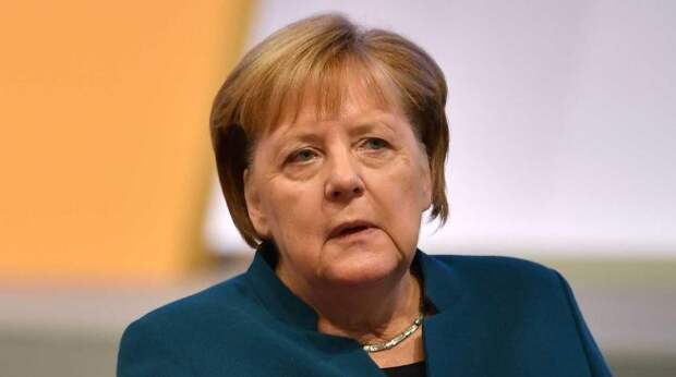 Преемница сбежала от Меркель после скандала
